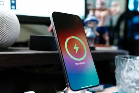 东至苹果15换屏服务分享用什么充电器给iPhone15充电更好 